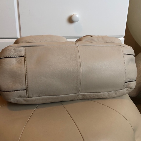 B. Makowsky Handbag - Picture 4 of 4